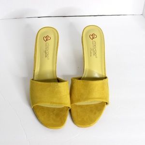 Vintage Mustard yellow sandal heels